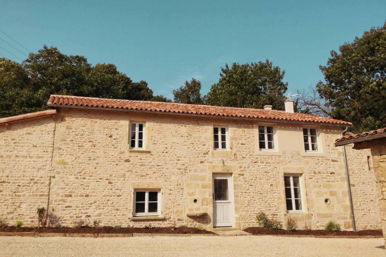 Gîtes Les Demeures de Valette Azay-le-Brule Extérieur photo