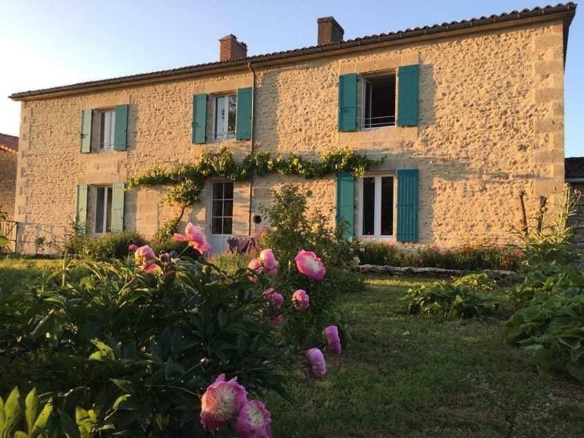 Gîtes Les Demeures de Valette Azay-le-Brule Extérieur photo